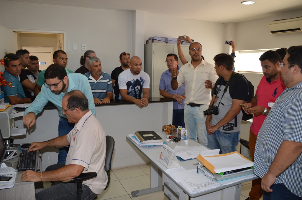 Consumidores pressionam pela revogação de lei que aumentou taxa de iluminação