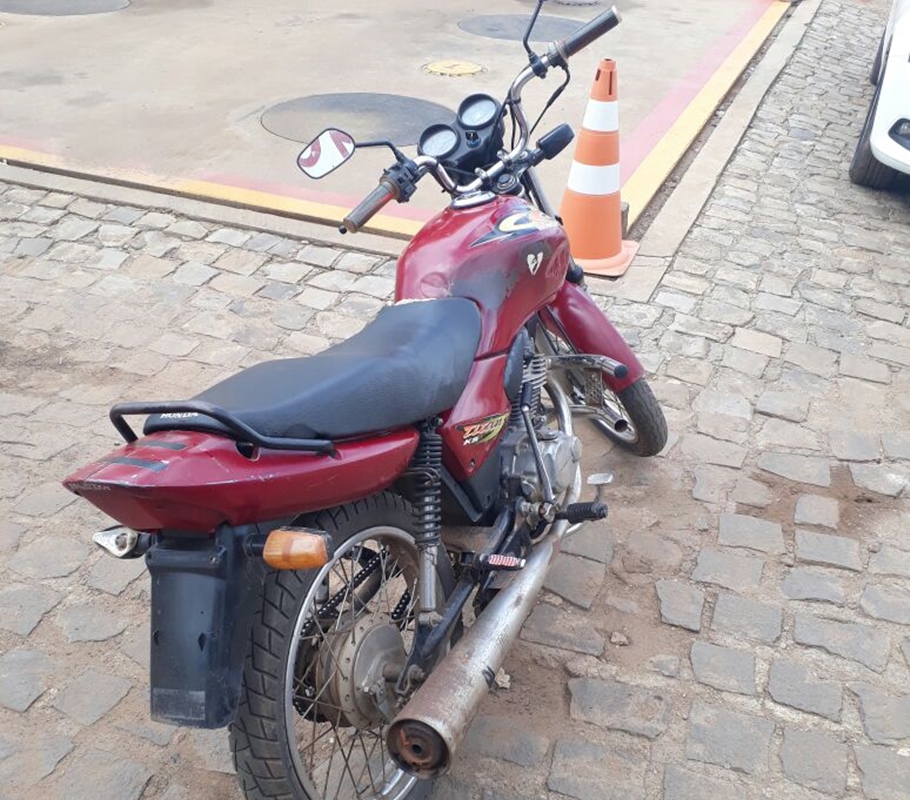 Motocicleta apreendida em Picos