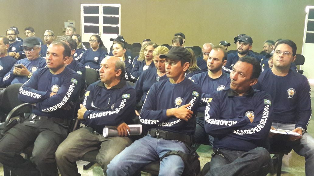 Agentes Penitenciário no Curso de Tiro