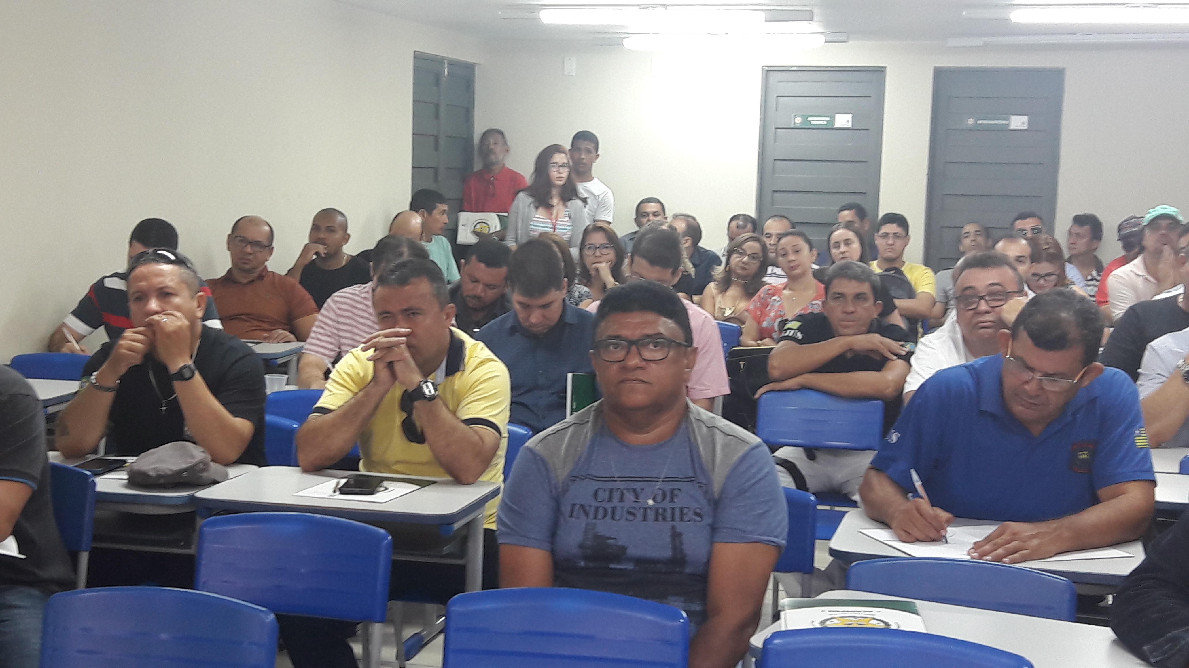 Aula teórica na Acadepen