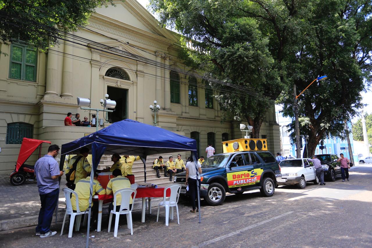 Ato dos agentes da Strans acontece em frente ao Palácio da Cidade