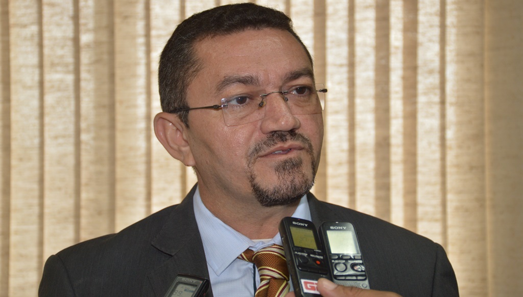Prefeito não vai suspender efeitos da lei administrativamente
