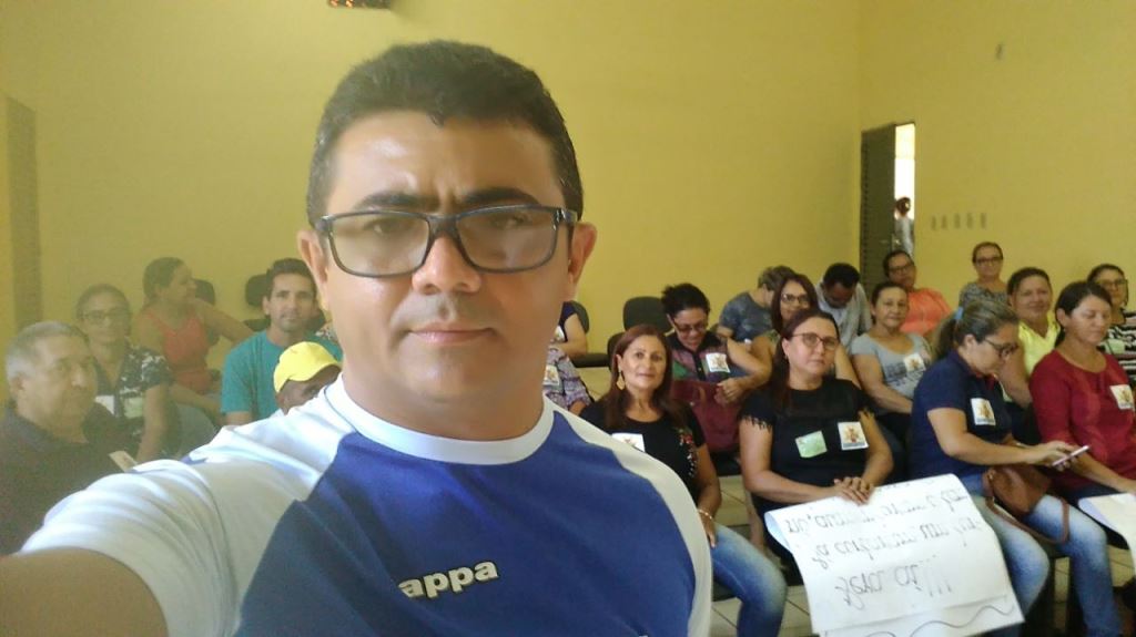 Servidores de Sussuapara protestam contra atraso do salário