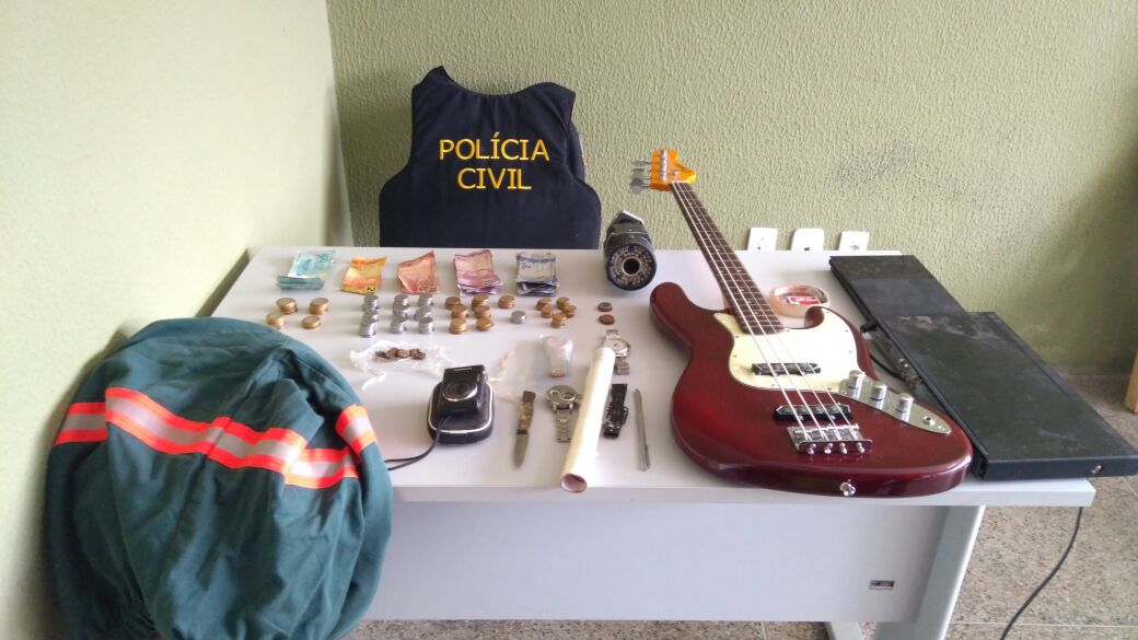 Objetos apreendidos pela Polícia Civil de Piripiri em boca de fumo