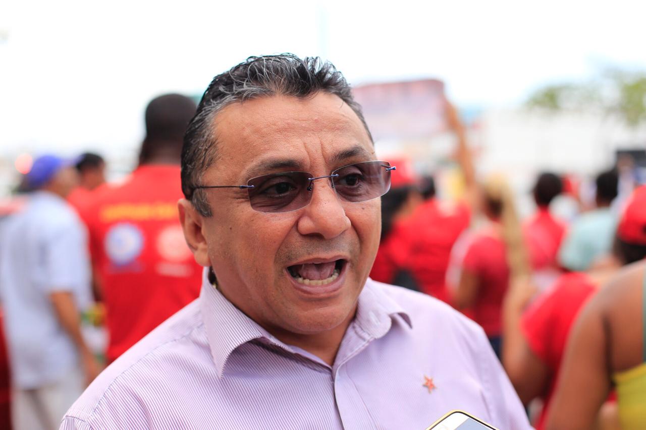 Vereador Dudu participando de ato em favor do ex-presidente Lula