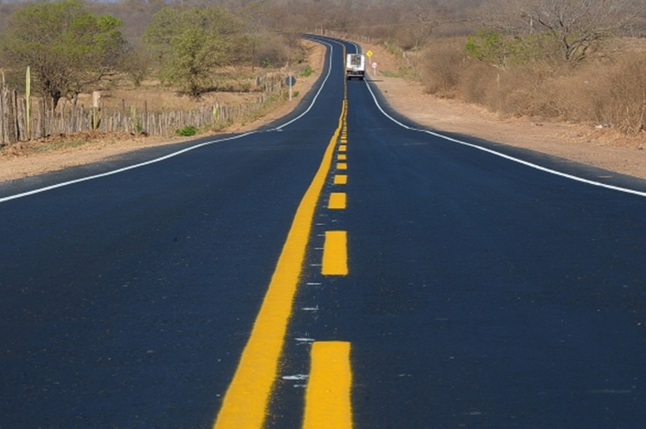 Estrada onde ocorreu o capotamento do veículo