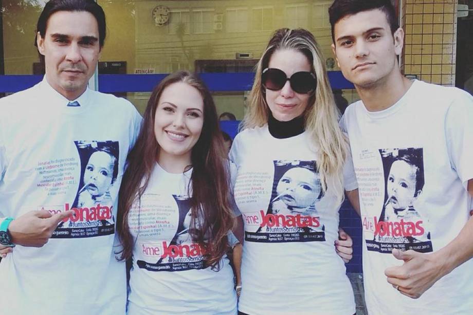 Os pais de Jonatas com os atores André Gonçalves e Daniele Winits