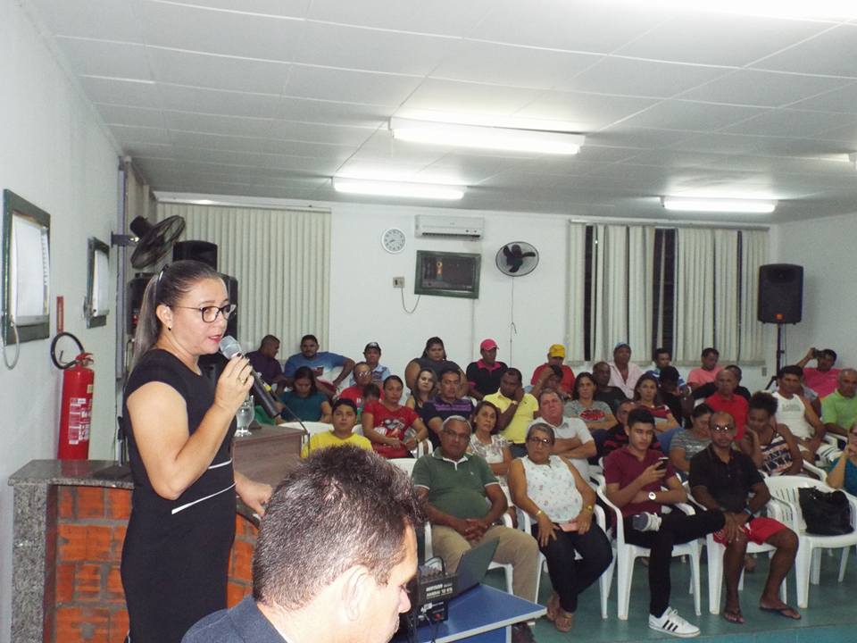 Prefeita Vilma Amorim faz discurso durante a abertura do ano legislativo