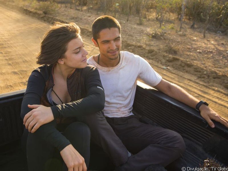 Atores Alice Wegmann e Gabriel Leone 