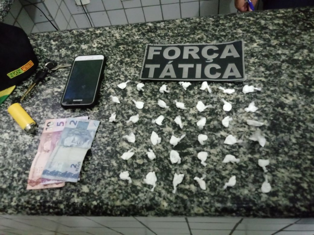 Drogas apreendidas durante a abordagem policial