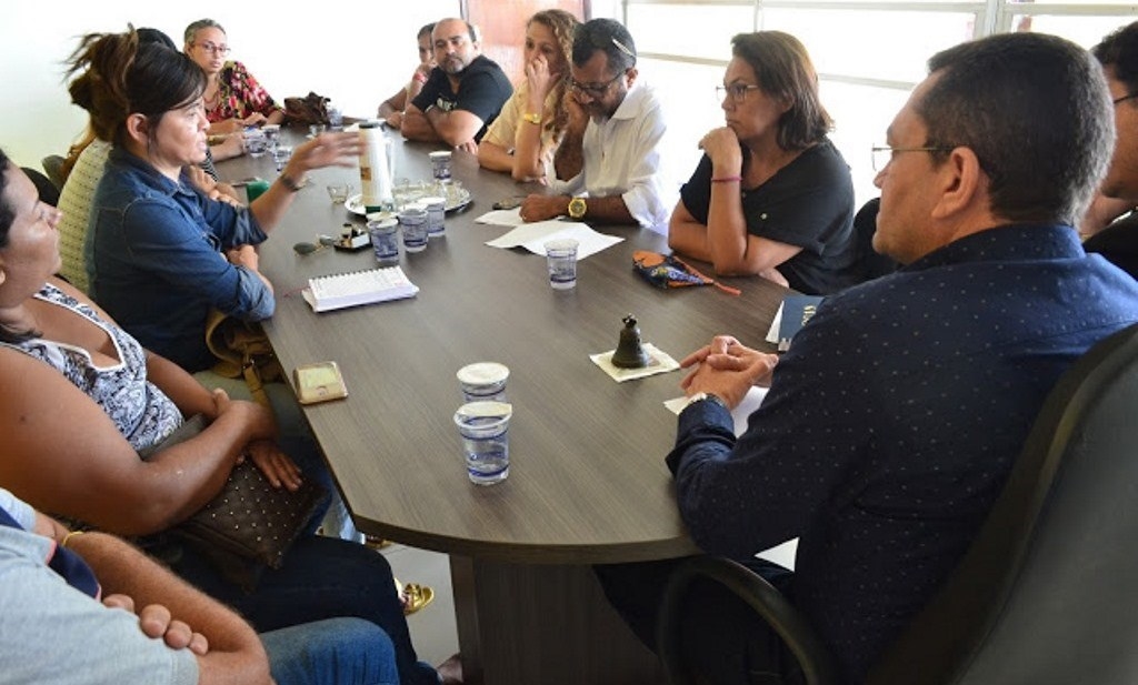 Padre Walmir cumpre promessa feita aos representantes do Sindserm
