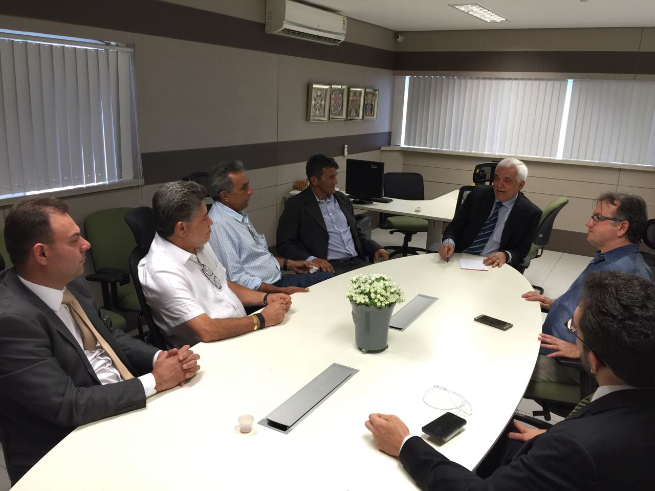 Themístocles Filho se reúne com Pedro Calisto, Merlong Solano, João Mádison, ex-deputado Tererê e Marco Aurélio .