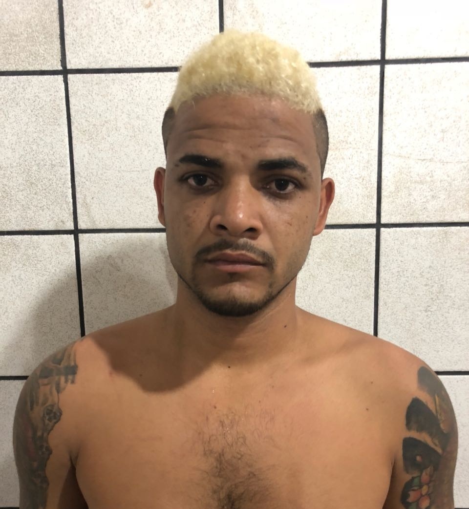 Homem com dois mandados de prisão em aberto