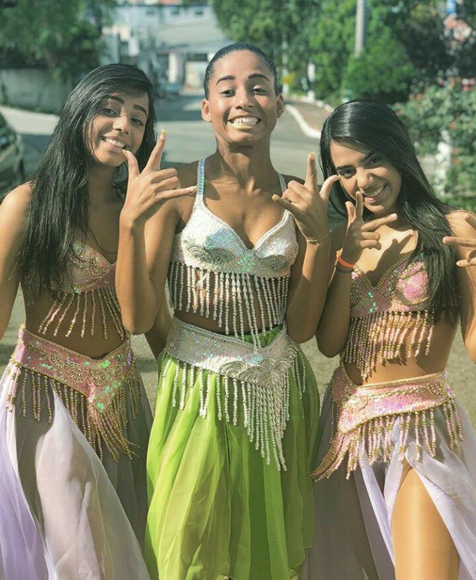MC Loma e as Gêmeas Lacração