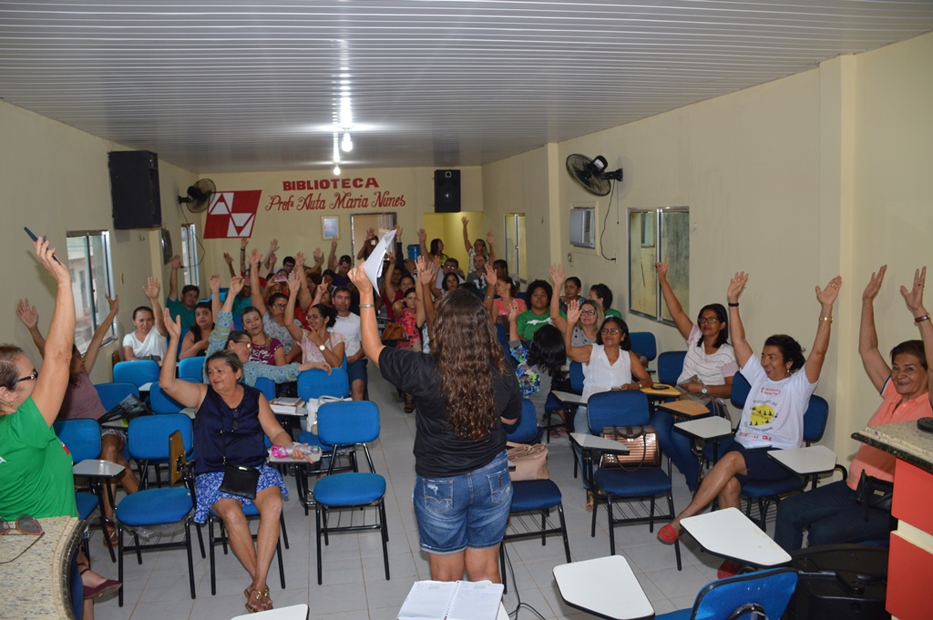 Trabalhadores aprovam greve por tempo indeterminado