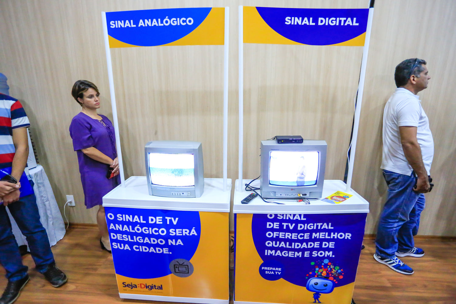 Imagem com sinal analógico e imagem com sinal digital