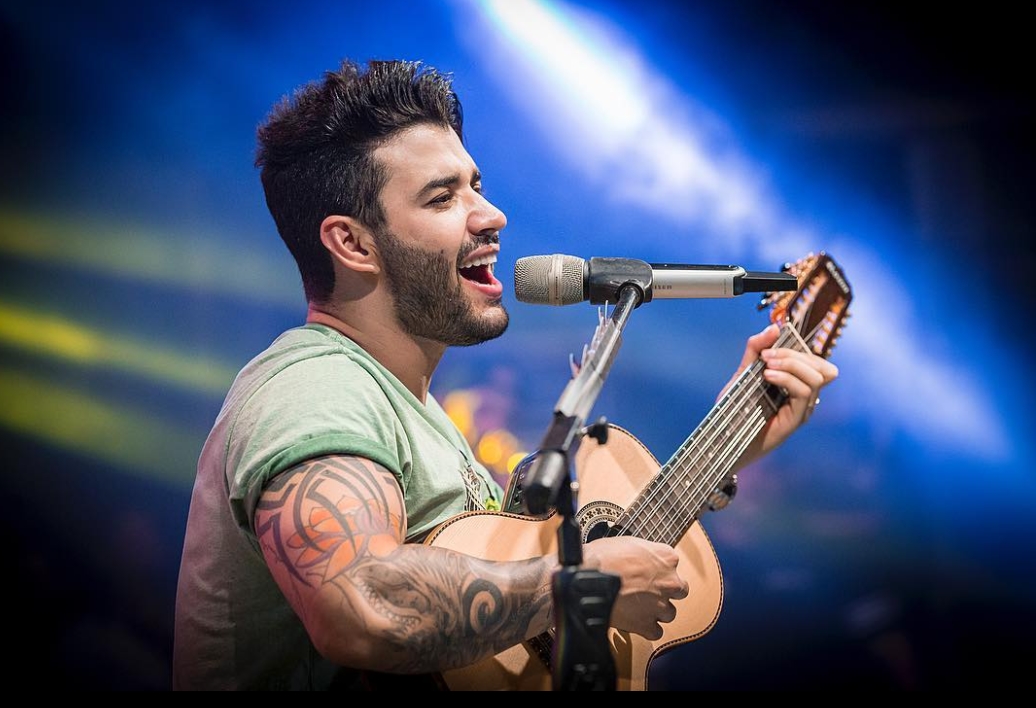 Cantor Gusttavo Lima publica vídeo com fuzil no Instagram