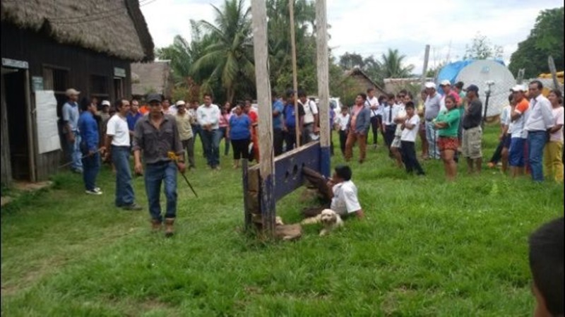 Prefeito boliviano é amarrado em protesto por má gestão