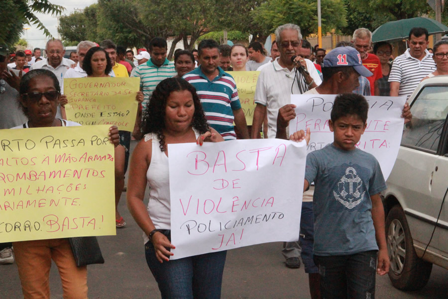 Moradores de Porto na manifestação que aconteceu na manhã deste domingo