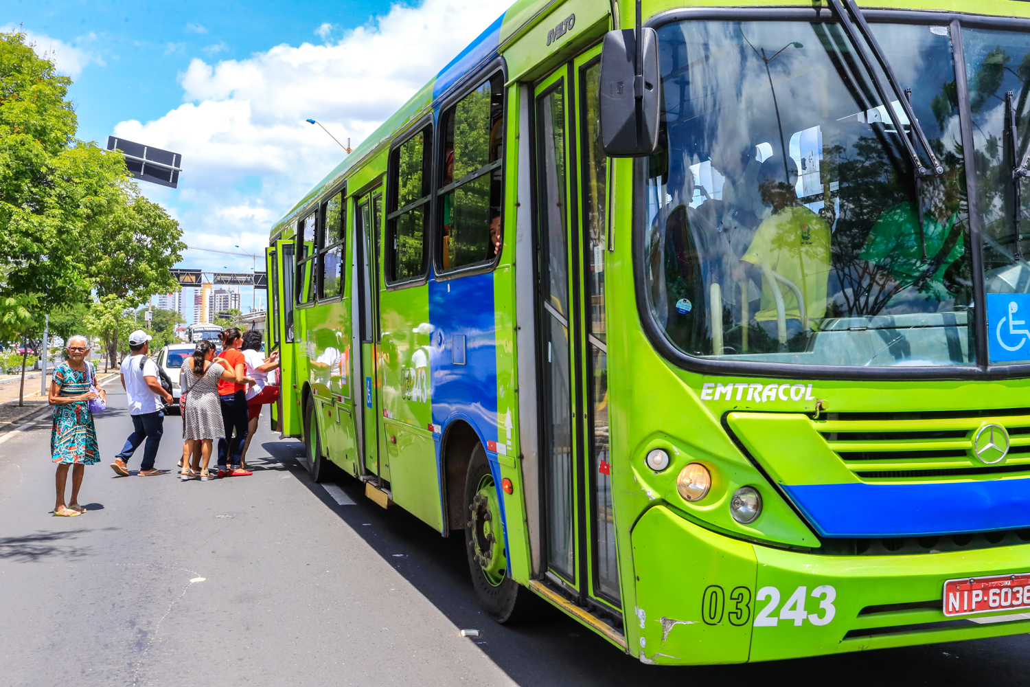 Passageiros tiveram que pegar outro ônibus para seguir viajem