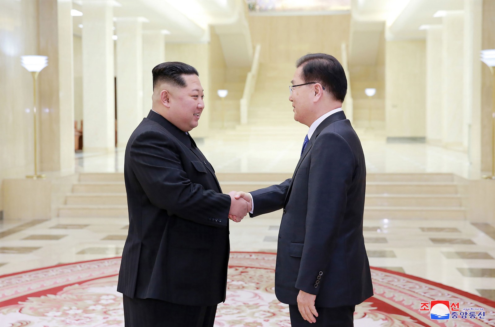 Líderes da Coreia do Sul e Coreia do Norte se cumprimentam