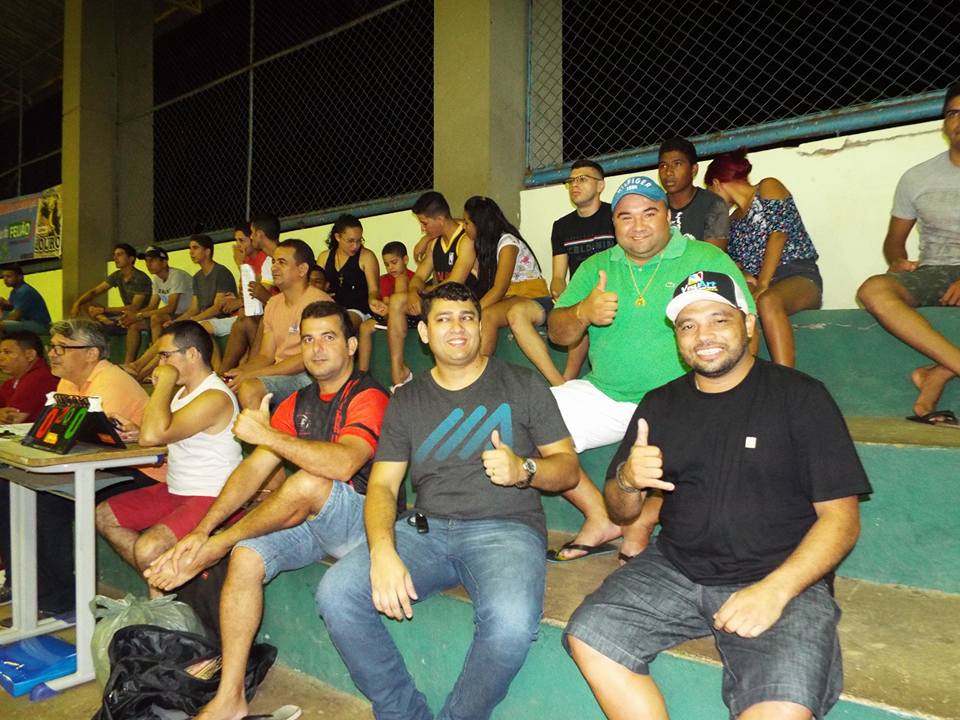 Populares acompanham jogos 