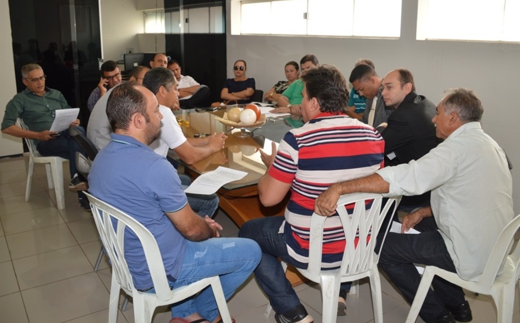 Após três reuniões impasse continua