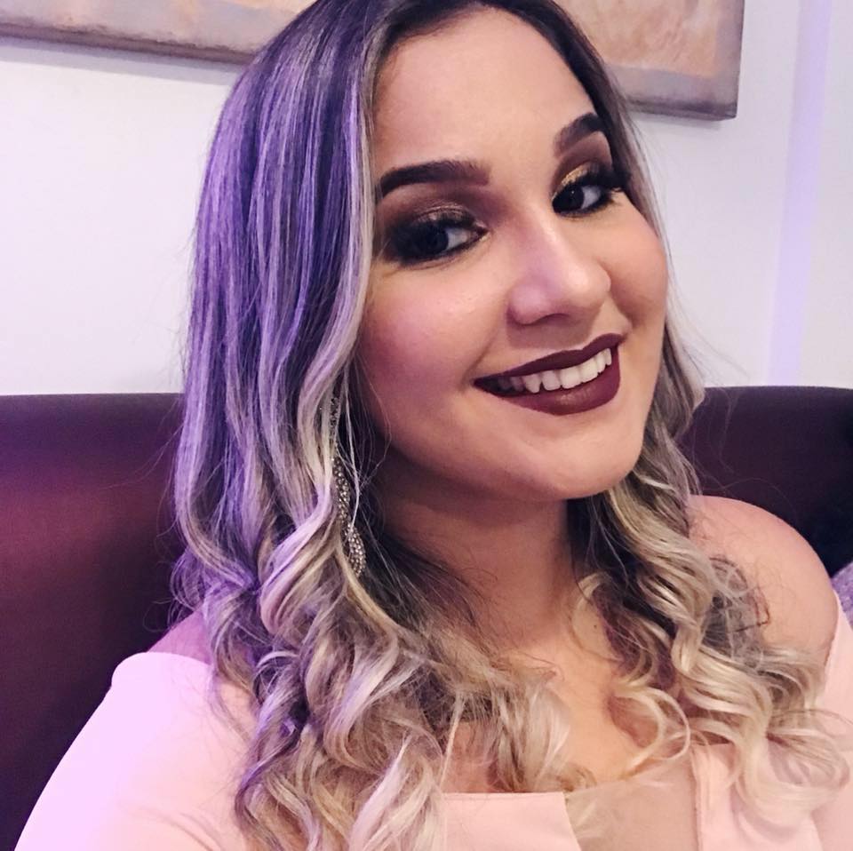 Bacharel em direito Pauline Melo 