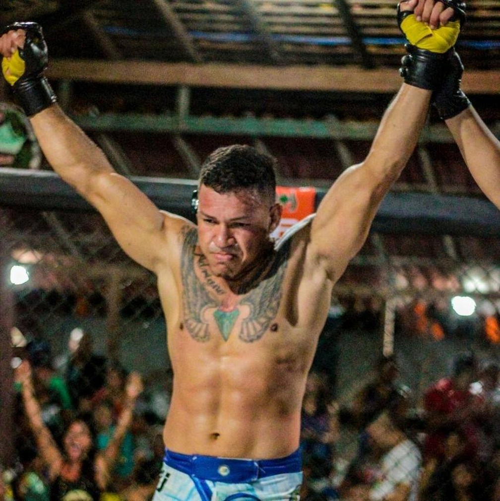 Lutador Adriano Mamute