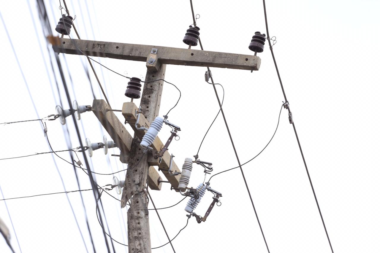 Casas ficaram sem energia elétrica 