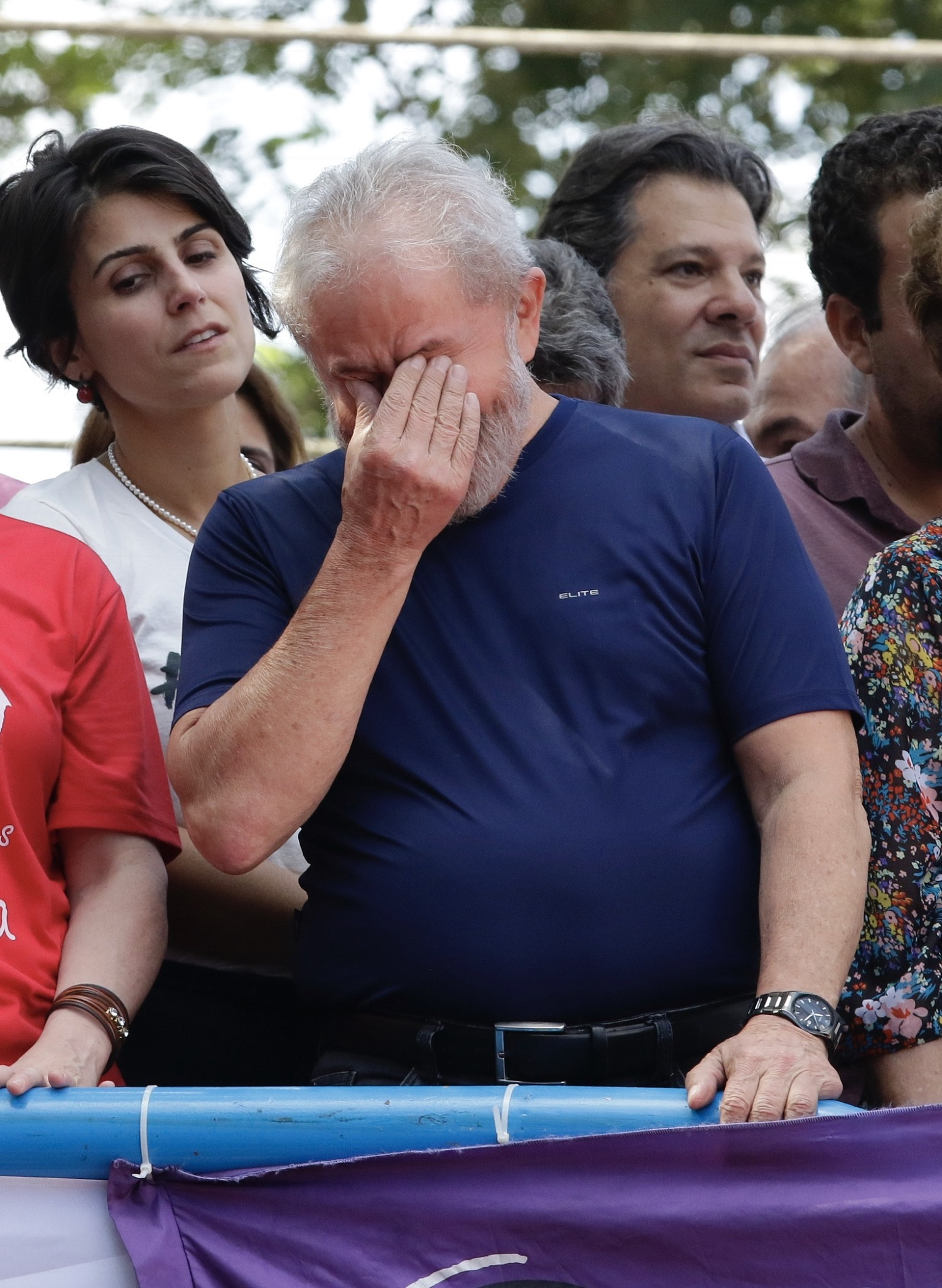 Lula chora durante homenagem a Marisa Letícia