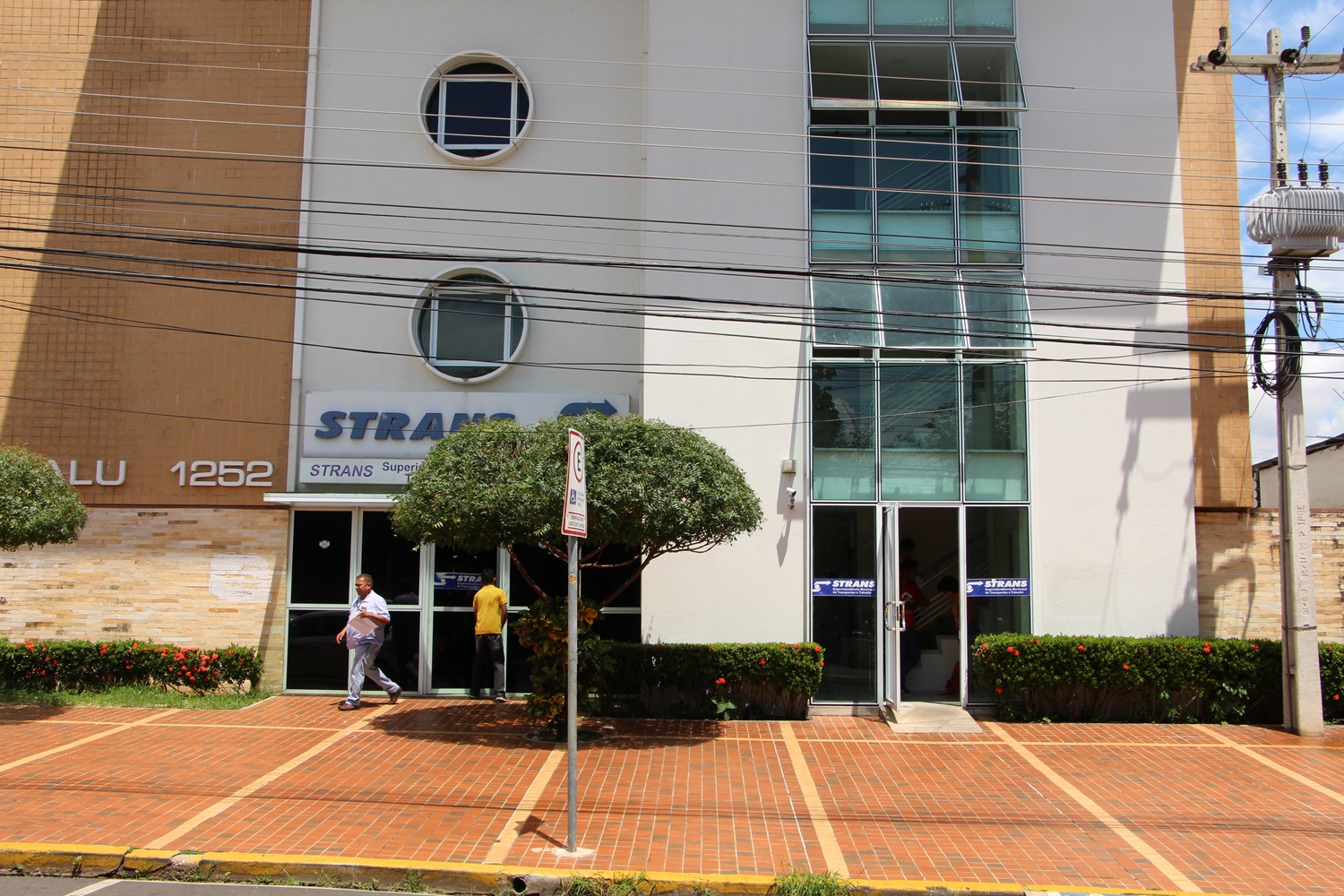 Fachada da Superintendência Municipal de Transportes e Trânsito (Strans)