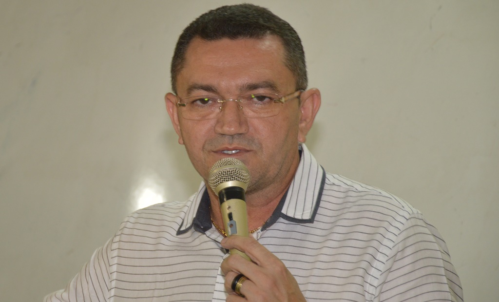 Padre Walmir anuncia apoio ao deputado Severo Eulálio
