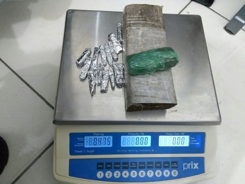 Parte das drogas apreendidas