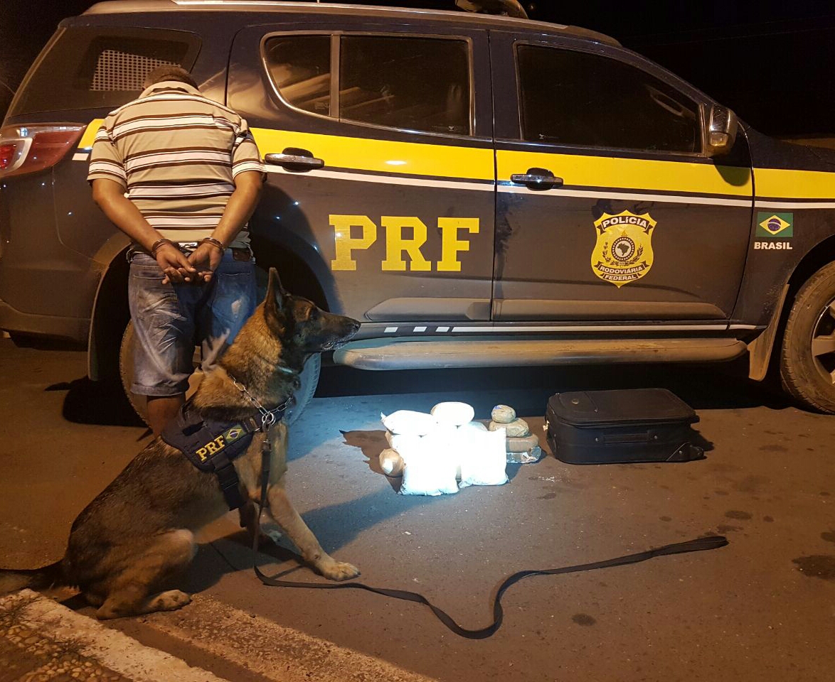 A abordagem aconteceu em um ônibus de linha regular