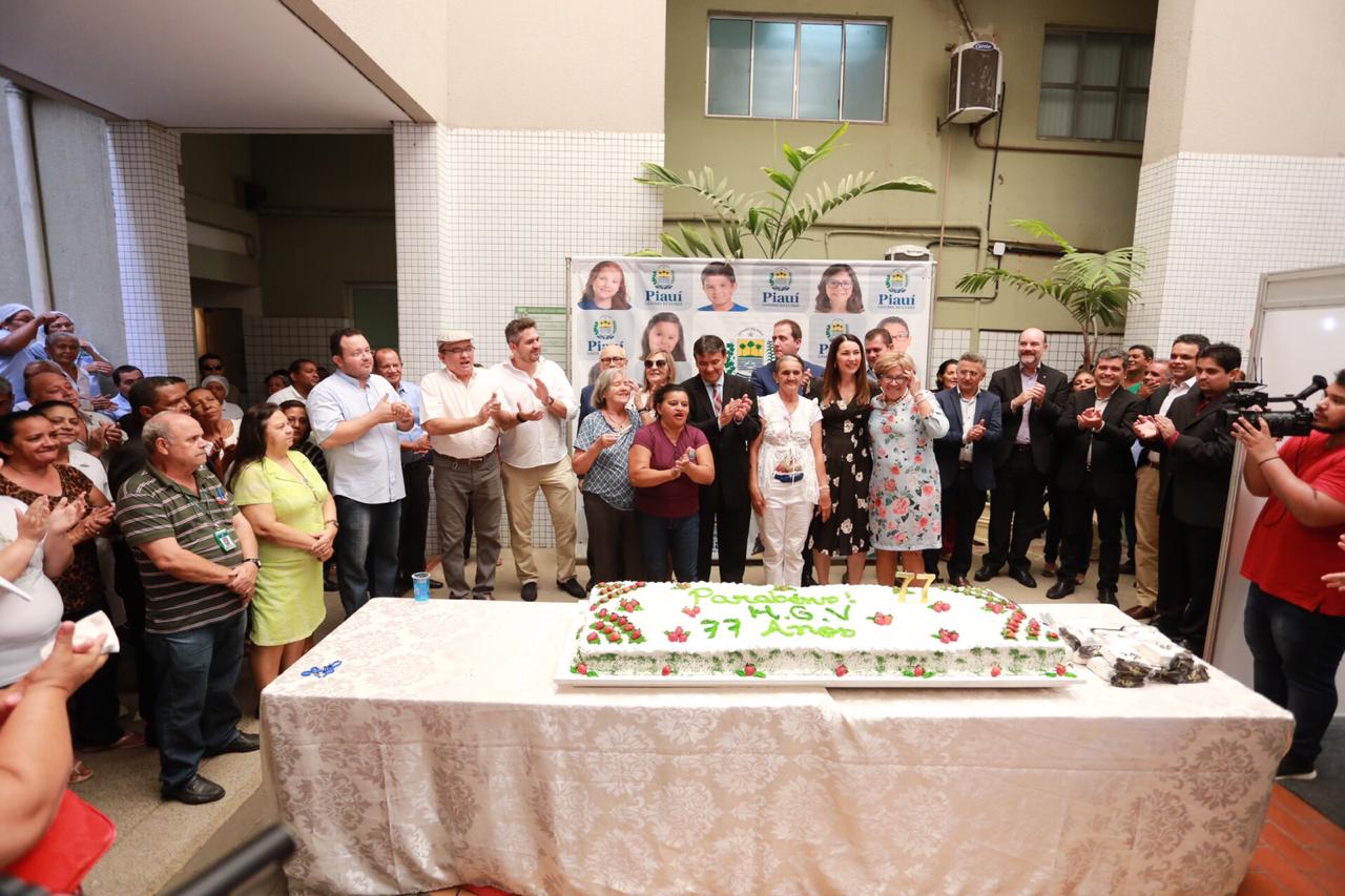 Bolo em comemoração aos 77 anos do HGV