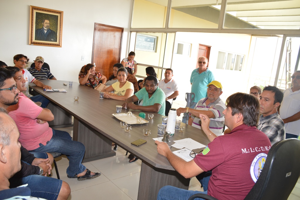 Proprietários de trailers participam de reunião com secretário de Desenvolvimento Econômico
