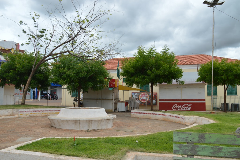Trailers da praça Josino Ferreira também serão removidos