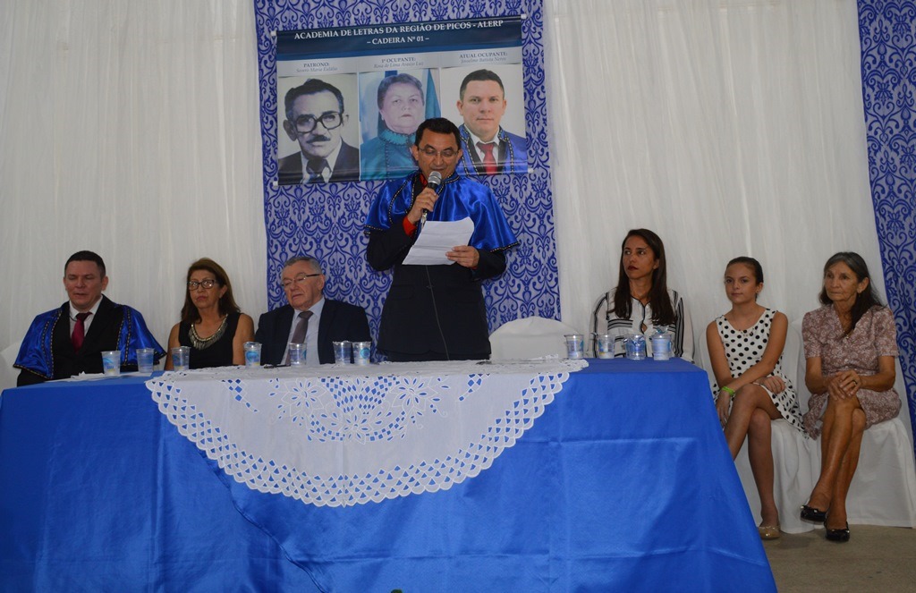 Sessão solene foi conduzida pelo presidente da Alerp