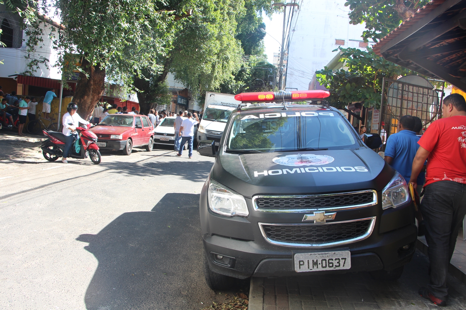 Delegacia de Homicídios no local do crime 
