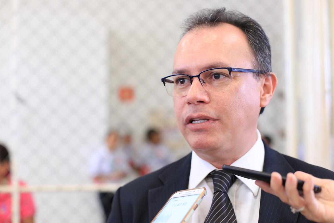 Secretário de administração Ricardo Pontes
