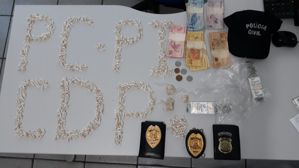 Material apreendido pela Polícia Civil