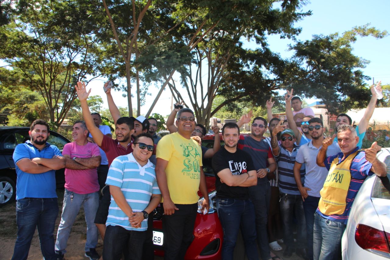 Motoristas participam de manifestação