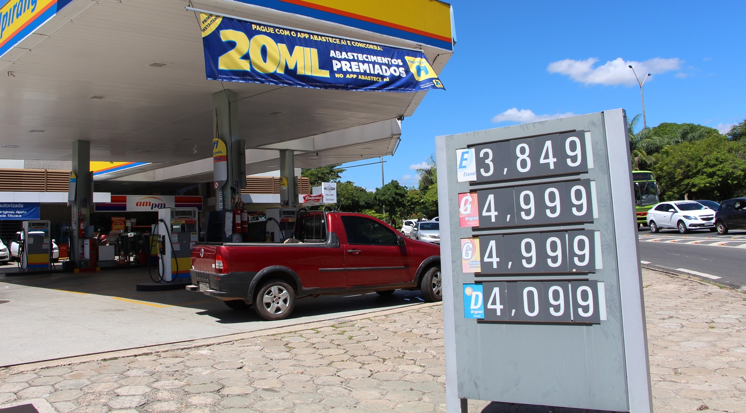 Nesse posto de combustível a gasolina foi vendida a R$ 4,99 durante a greve dos caminhoneiros