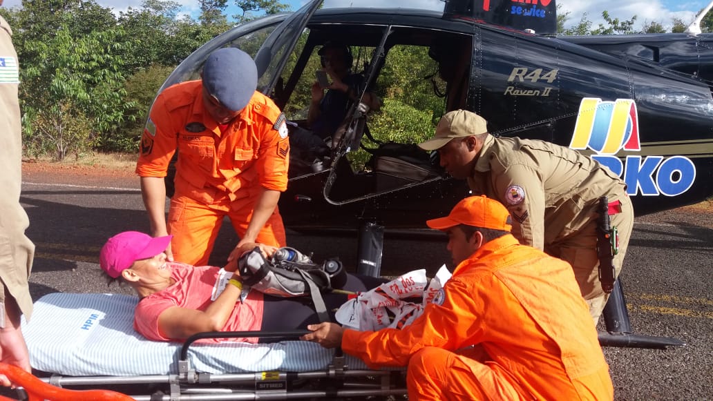 Atleta sendo atendida pelo corpo de bombeiros 