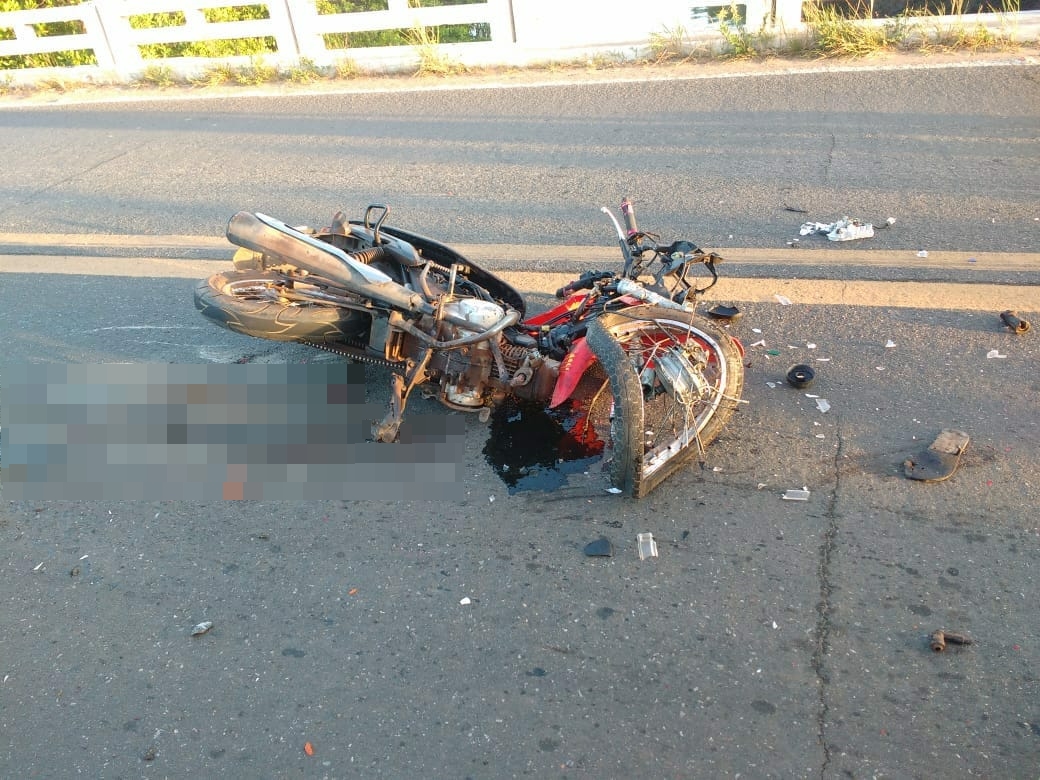 Moto ficou totalmente destruída