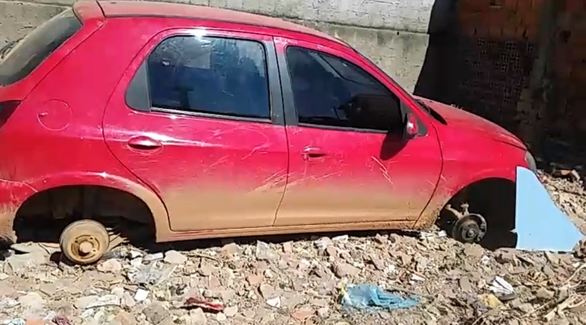 Veículo roubado é encontrado pela Polícia Militar