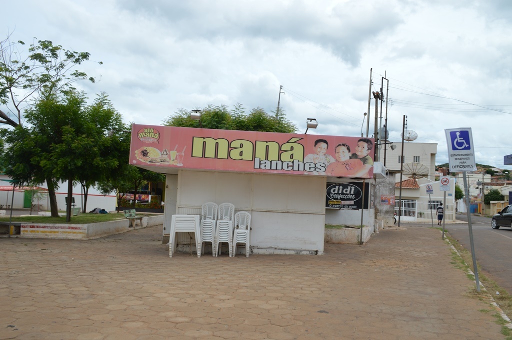 Trailers serão removidos da praça Josino Ferreira