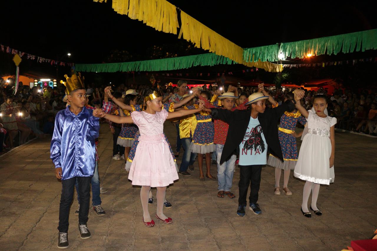 Crianças participam de apresentações Culturais em Cocal