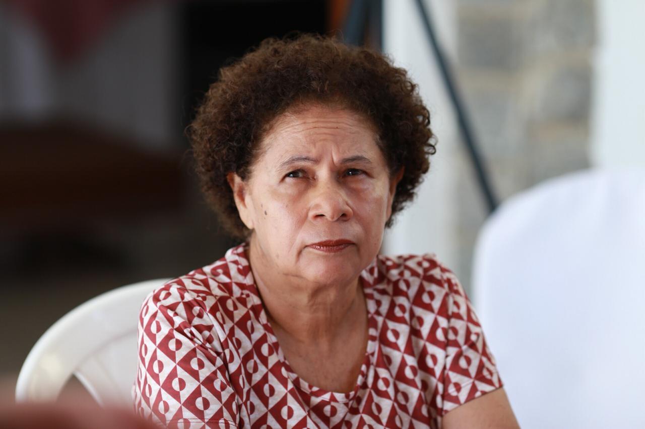 Senadora Regina Sousa durante encontro com representantes da Cooperativa de Transporte Alternativo
